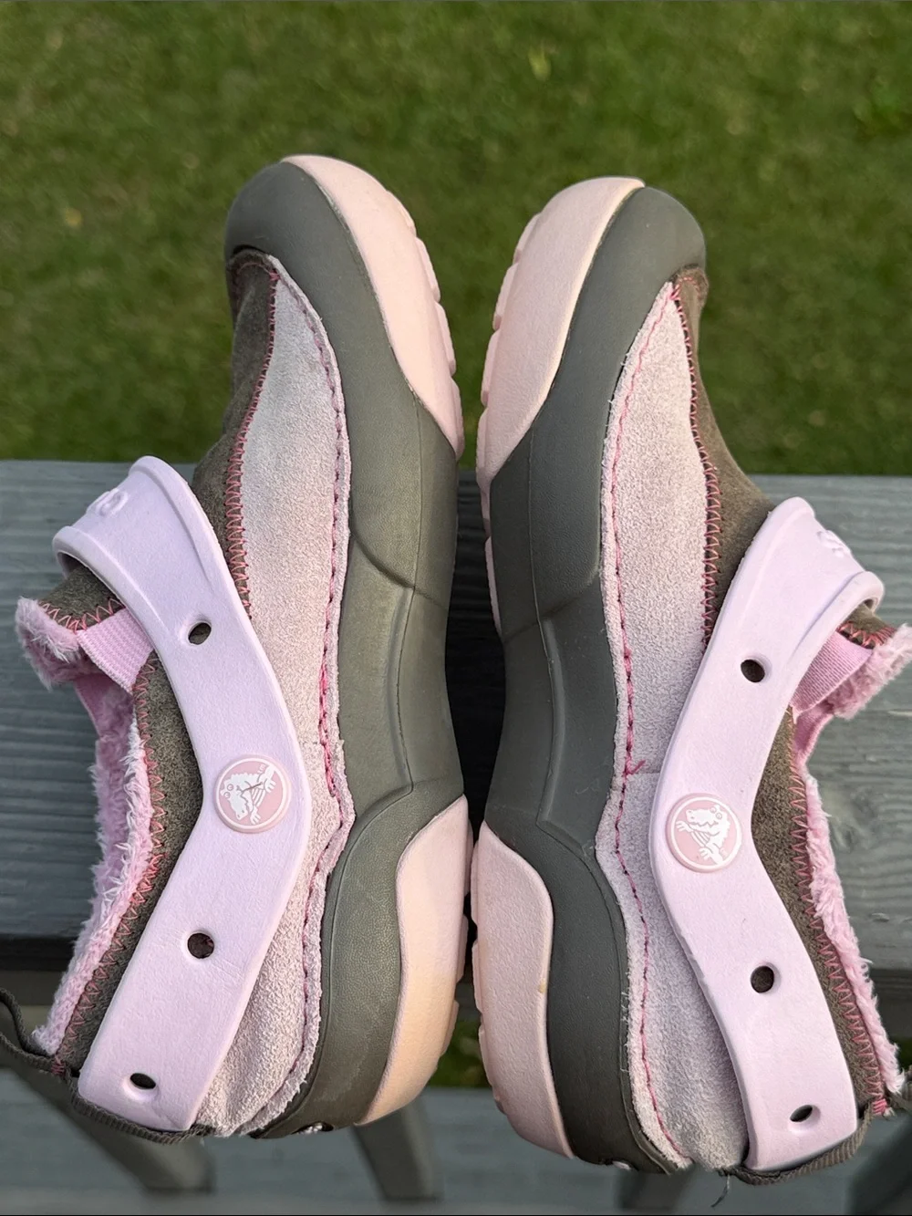 CROCS Dawson Big Kid’s Suede (w/Faux Fur Lining) Clog (Size: J2)(EUC)